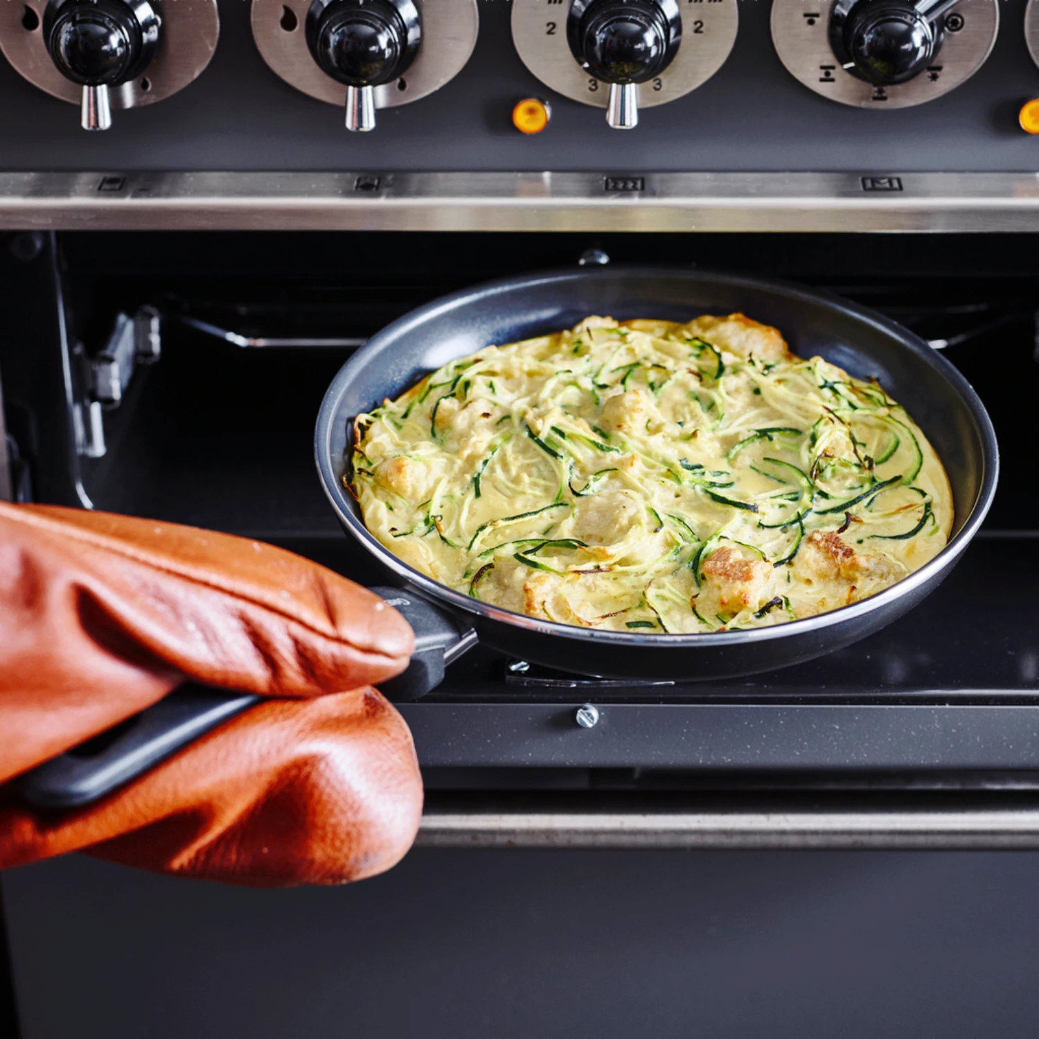 GreenPan Cambridge Black Koekenpan Ø28 Cm (voor Alle Warmtebronnen) 7 GreenPan Cambridge Black Koekenpan Ø28 Cm (voor Alle Warmtebronnen) - Afbeelding 5